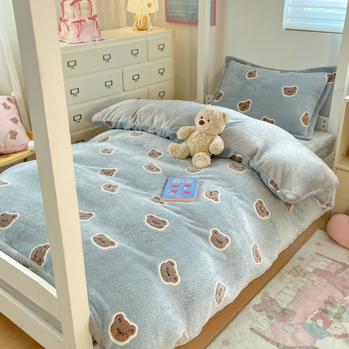 91家纺网 家纺一手货源 找家纺 川悦生活 2025新款立体雪花绒印花四件套学生床系列一场景一 波波熊