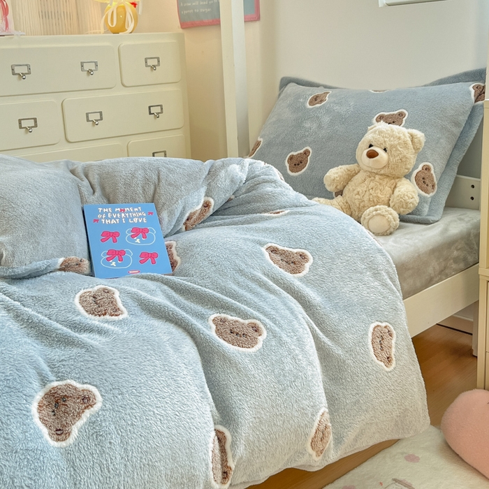 91家纺网 家纺一手货源 找家纺 川悦生活 2025新款立体雪花绒印花四件套学生床系列一场景一 波波熊