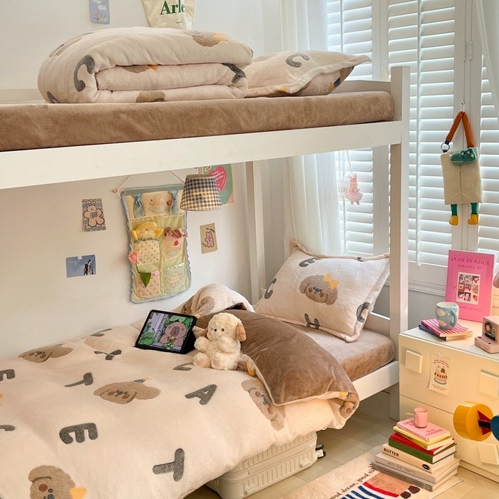 91家纺网 家纺一手货源 找家纺 川悦生活 2025新款立体雪花绒印花四件套学生床系列一场景一 可可小狗