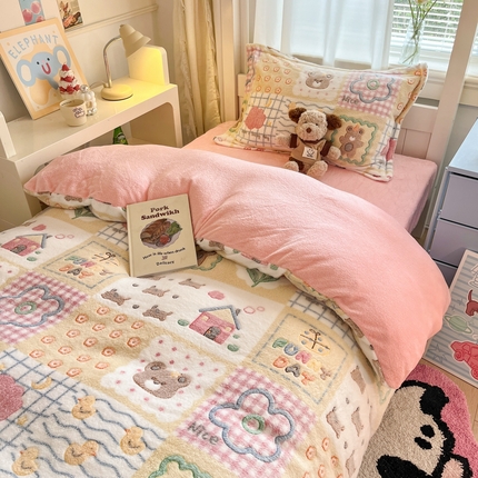 91家纺网 家纺一手货源 找家纺 （总）川悦生活 2025新款立体雪花绒印花四件套学生床系列一场景二