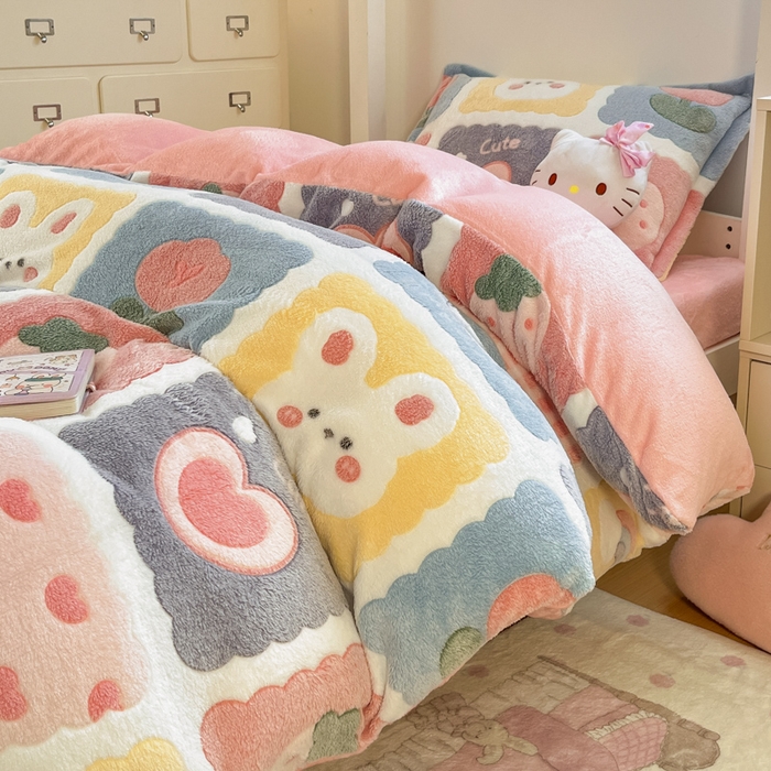 91家纺网 家纺一手货源 找家纺 川悦生活 2025新款立体雪花绒印花四件套学生床系列一场景一 甜蜜日常粉