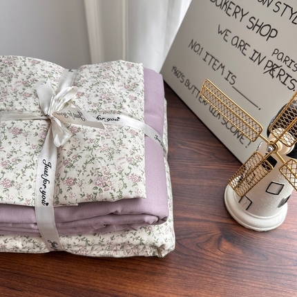 91家纺网 家纺一手货源 找家纺 爱思佳 2024新款A类母婴全棉双层纱印花四件套直播热卖系列-系列一 梦怡