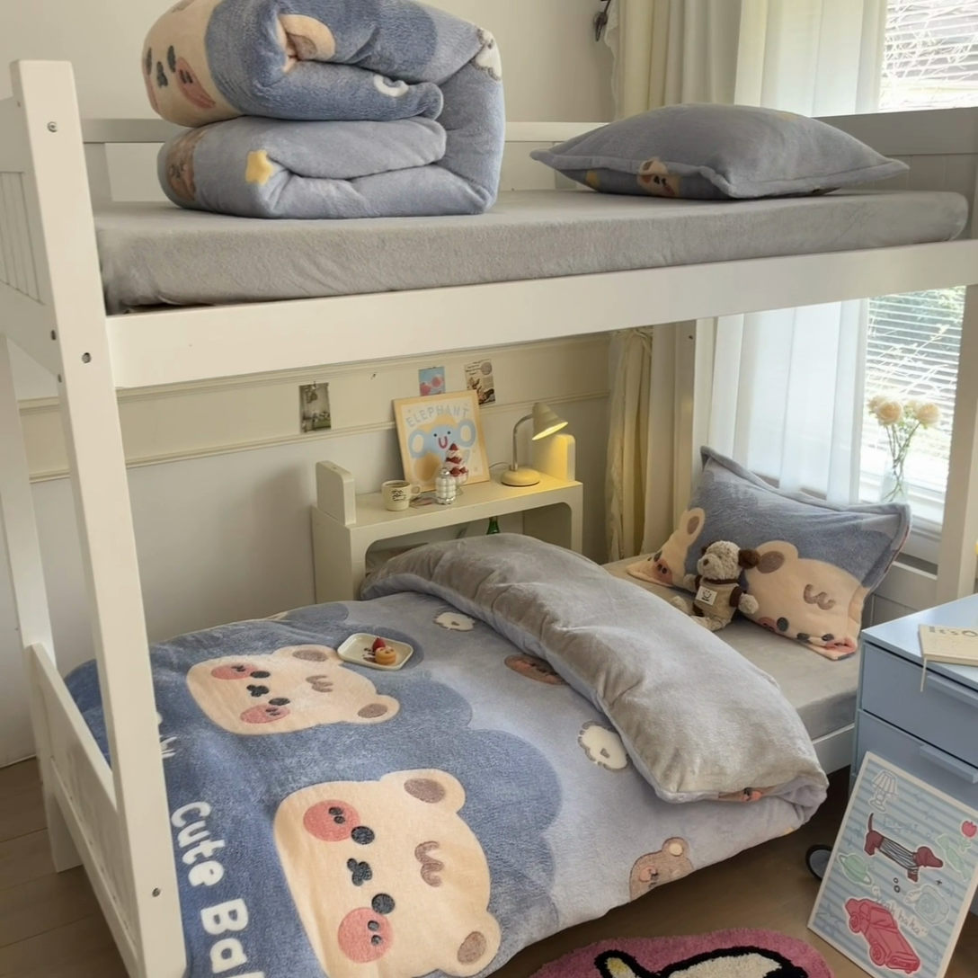 91家纺网 家纺一手货源 找家纺 川悦生活 2025新款立体雪花绒印花四件套学生床系列一场景二 熊小巴