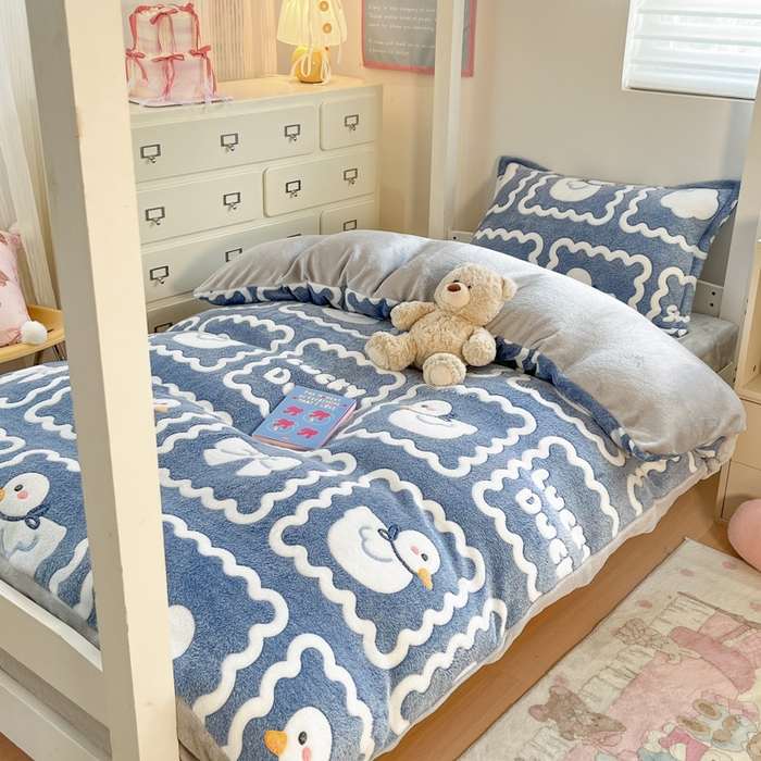 91家纺网 家纺一手货源 找家纺 川悦生活 2025新款立体雪花绒印花四件套学生床系列一场景一 快乐鸭鸭