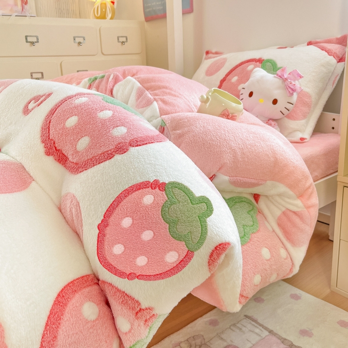 91家纺网 家纺一手货源 找家纺 川悦生活 2025新款立体雪花绒印花四件套学生床系列一场景一 啵啵草莓