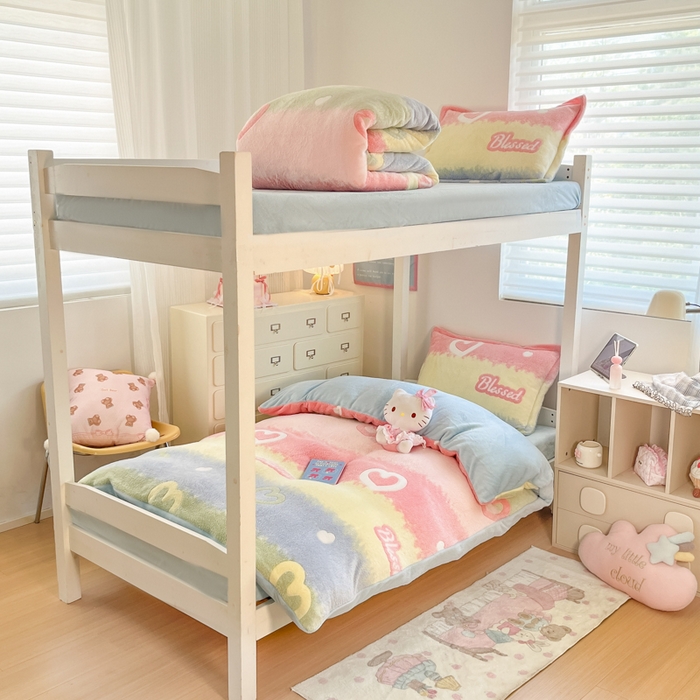 91家纺网 家纺一手货源 找家纺 川悦生活 2025新款立体雪花绒印花四件套学生床系列一场景一 彩虹爱语蓝