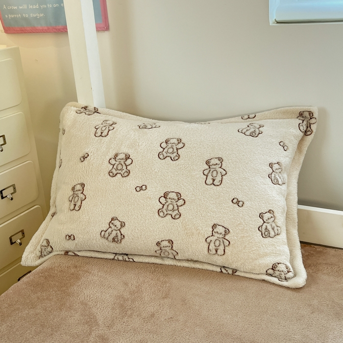 91家纺网 家纺一手货源 找家纺 川悦生活 2025新款立体雪花绒印花四件套学生床系列一场景一 奶咖小熊