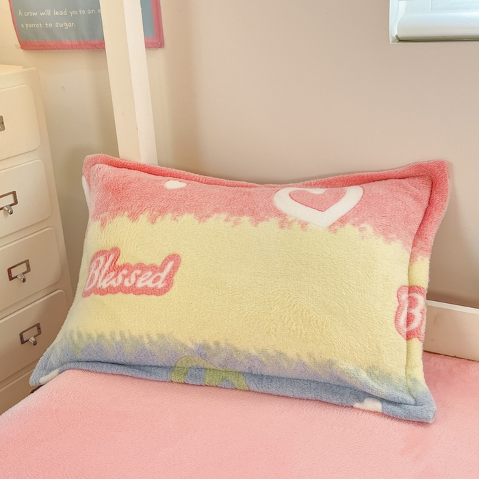 91家纺网 家纺一手货源 找家纺 川悦生活 2025新款立体雪花绒印花四件套学生床系列一场景一 彩虹爱语粉