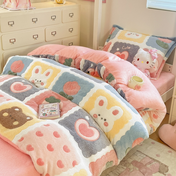 91家纺网 家纺一手货源 找家纺 川悦生活 2025新款立体雪花绒印花四件套学生床系列一场景一 甜蜜日常粉