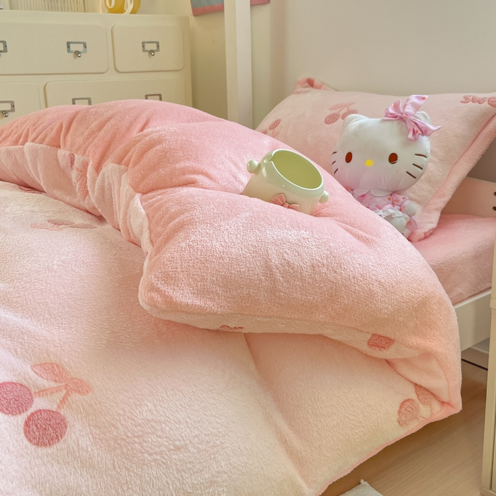 91家纺网 家纺一手货源 找家纺 川悦生活 2025新款立体雪花绒印花四件套学生床系列一场景一 ins樱桃