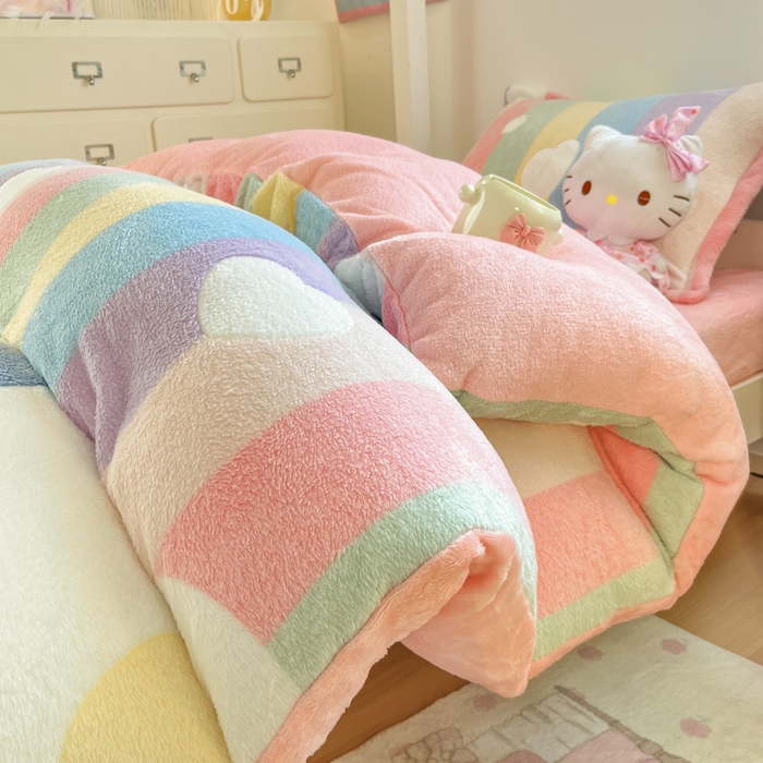 91家纺网 家纺一手货源 找家纺 川悦生活 2025新款立体雪花绒印花四件套学生床系列一场景一 彩虹爱心粉