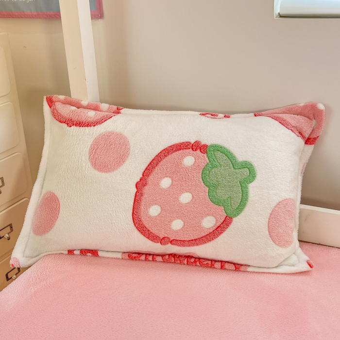 91家纺网 家纺一手货源 找家纺 川悦生活 2025新款立体雪花绒印花四件套学生床系列一场景一 啵啵草莓