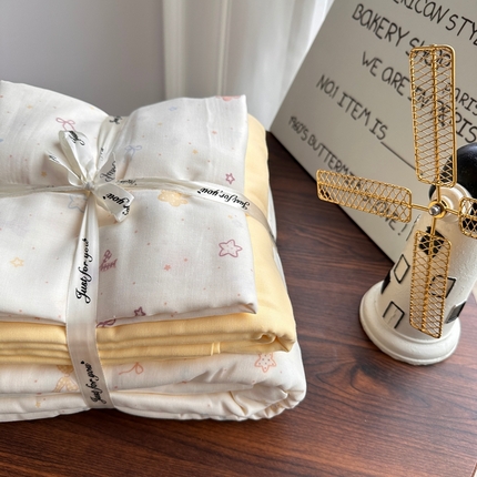 91家纺网 家纺一手货源 找家纺 爱思佳 2024新款A类母婴全棉双层纱印花四件套直播热卖系列-系列一 蜜糖