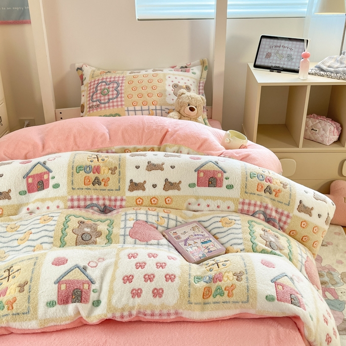 91家纺网 家纺一手货源 找家纺 川悦生活 2025新款立体雪花绒印花四件套学生床系列一场景一 嘎嘎小熊