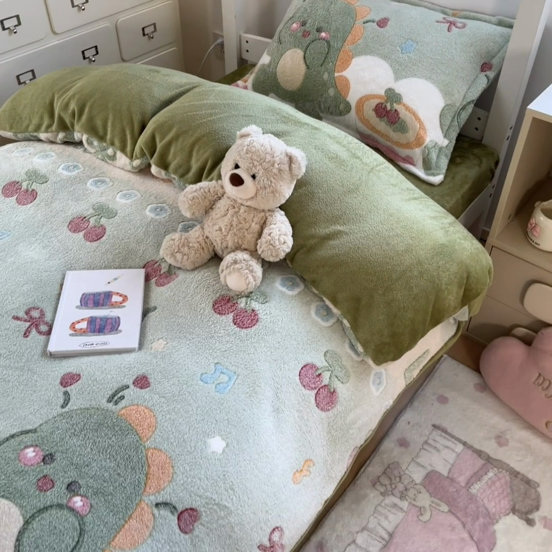 91家纺网 家纺一手货源 找家纺 川悦生活 2025新款立体雪花绒印花四件套学生床系列一场景一 甜系龙龙