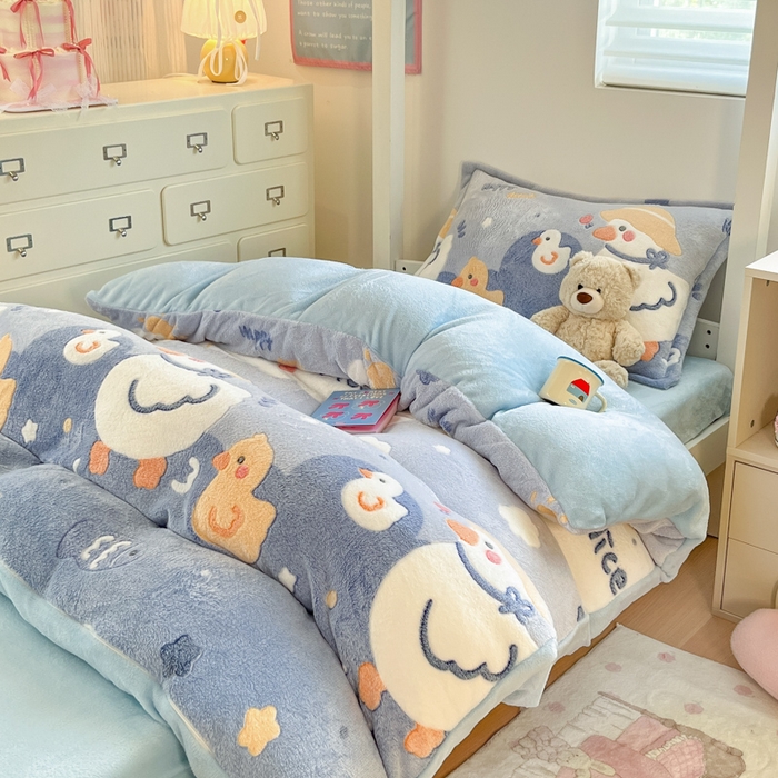 91家纺网 家纺一手货源 找家纺 川悦生活 2025新款立体雪花绒印花四件套学生床系列一场景一 哒哒鸭丫