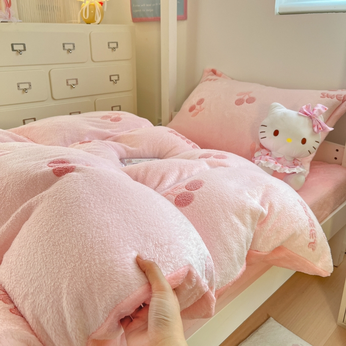 91家纺网 家纺一手货源 找家纺 （总）川悦生活 2025新款立体雪花绒印花四件套学生床系列一场景一