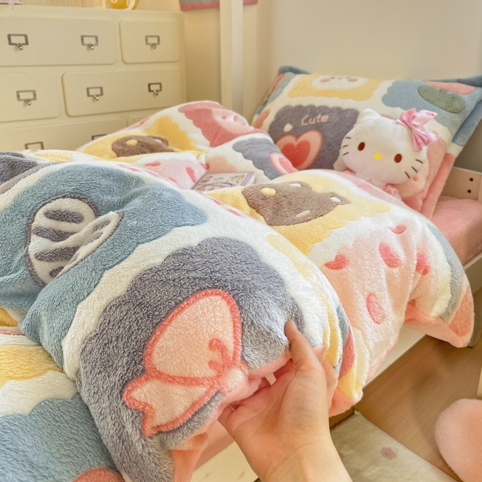 91家纺网 家纺一手货源 找家纺 川悦生活 2025新款立体雪花绒印花四件套学生床系列一场景一 甜蜜日常粉