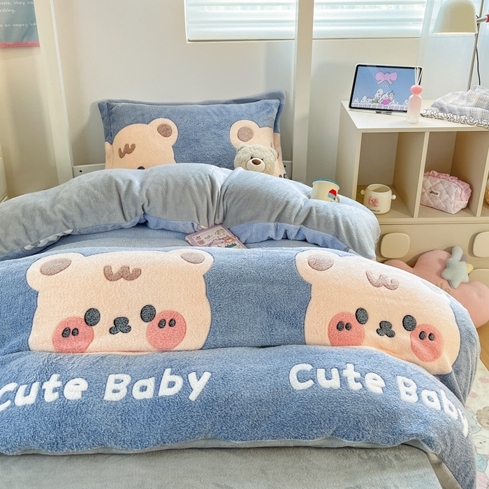 91家纺网 家纺一手货源 找家纺 川悦生活 2025新款立体雪花绒印花四件套学生床系列一场景一 熊小巴