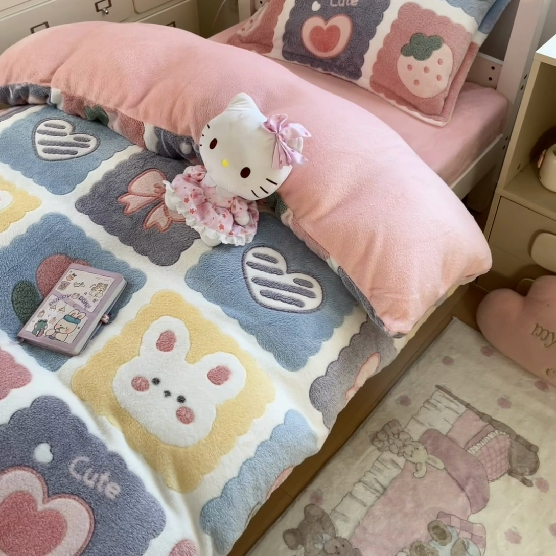 91家纺网 家纺一手货源 找家纺 川悦生活 2025新款立体雪花绒印花四件套学生床系列一场景一 甜蜜日常粉