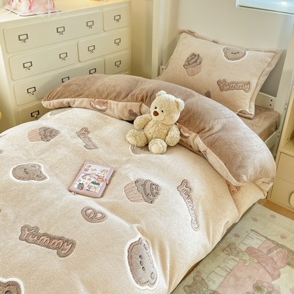 川悦生活 2025新款立体雪花绒印花四件套学生床系列一场景一 巧克力熊