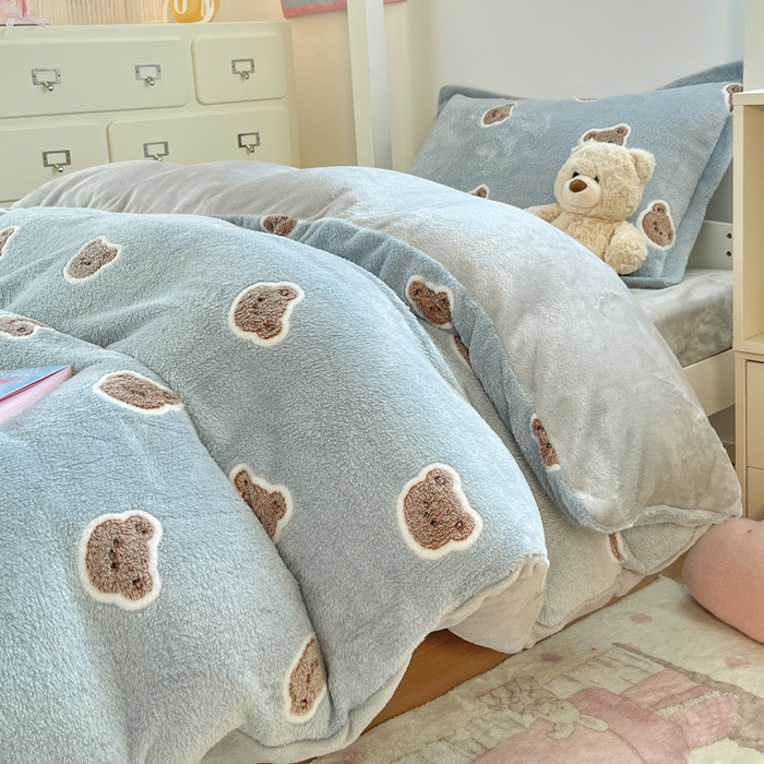 91家纺网 家纺一手货源 找家纺 川悦生活 2025新款立体雪花绒印花四件套学生床系列一场景一 波波熊