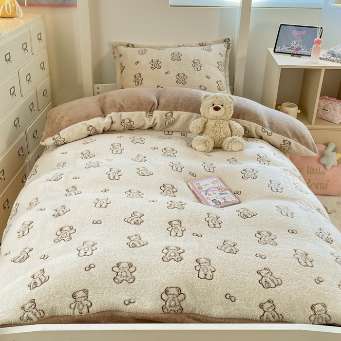 91家纺网 家纺一手货源 找家纺 川悦生活 2025新款立体雪花绒印花四件套学生床系列一场景一 奶咖小熊