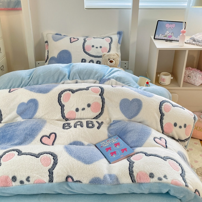 91家纺网 家纺一手货源 找家纺 川悦生活 2025新款立体雪花绒印花四件套学生床系列一场景一 可爱熊