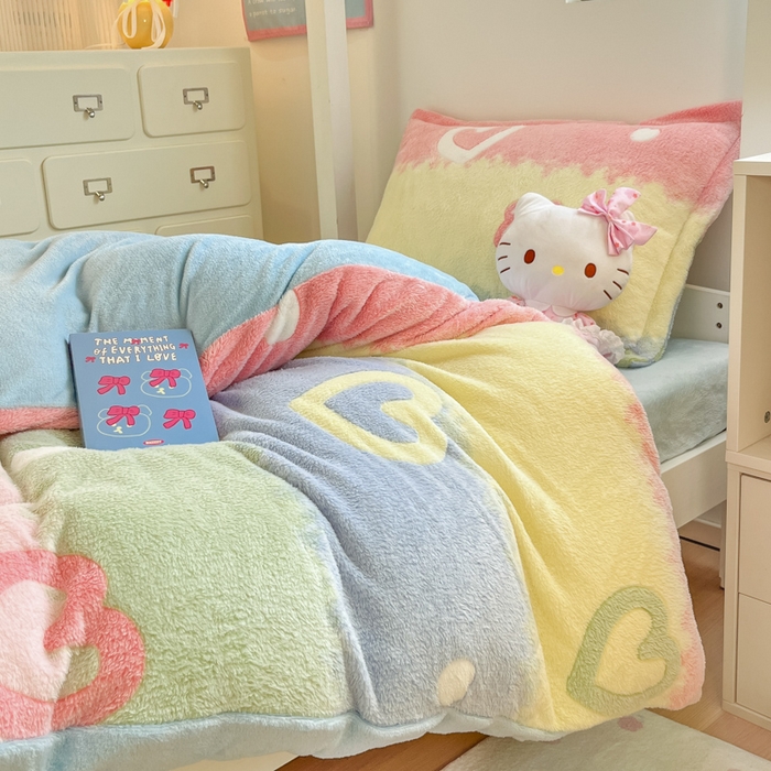 91家纺网 家纺一手货源 找家纺 川悦生活 2025新款立体雪花绒印花四件套学生床系列一场景一 彩虹爱语蓝