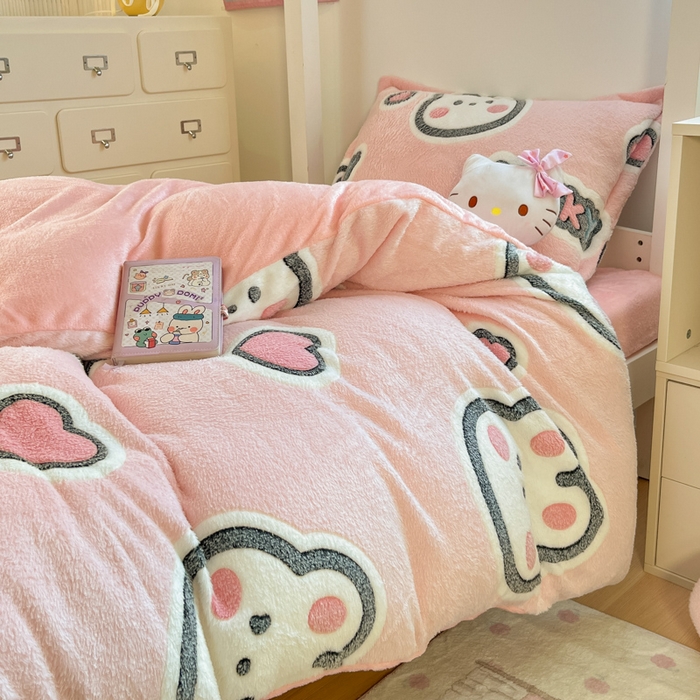 91家纺网 家纺一手货源 找家纺 川悦生活 2025新款立体雪花绒印花四件套学生床系列一场景一 爱米兔