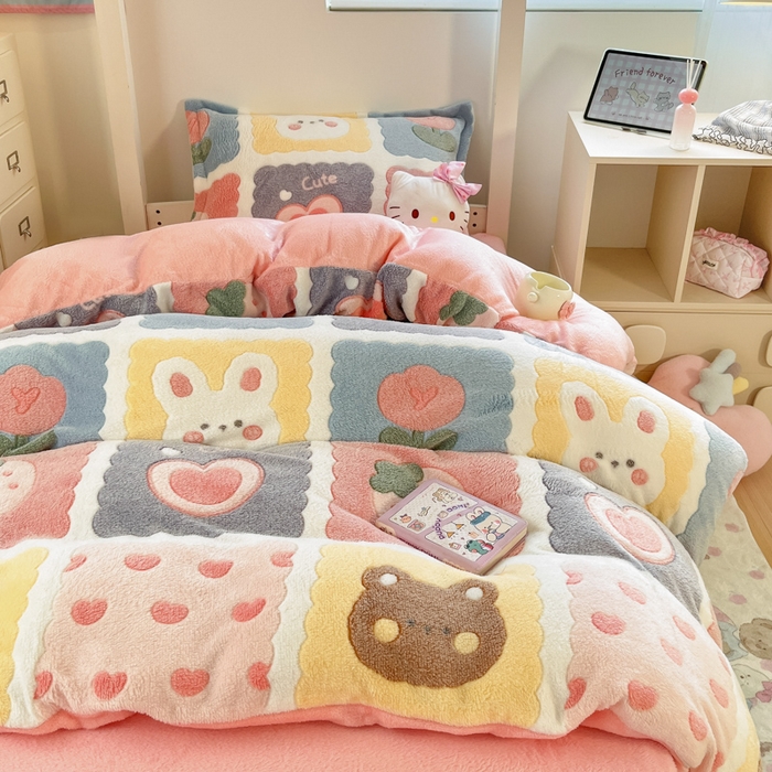 91家纺网 家纺一手货源 找家纺 川悦生活 2025新款立体雪花绒印花四件套学生床系列一场景一 甜蜜日常粉