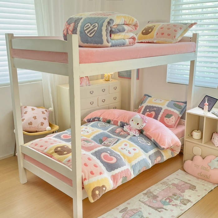 91家纺网 家纺一手货源 找家纺 川悦生活 2025新款立体雪花绒印花四件套学生床系列一场景一 甜蜜日常粉