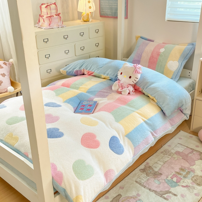 91家纺网 家纺一手货源 找家纺 川悦生活 2025新款立体雪花绒印花四件套学生床系列一场景一 彩虹爱心蓝