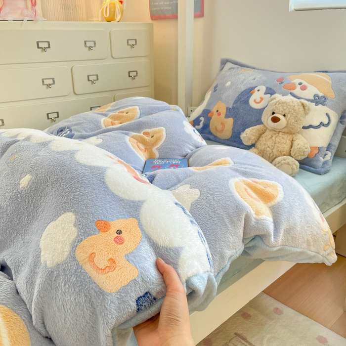 91家纺网 家纺一手货源 找家纺 川悦生活 2025新款立体雪花绒印花四件套学生床系列一场景一 哒哒鸭丫