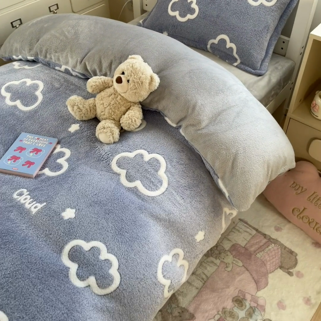 91家纺网 家纺一手货源 找家纺 川悦生活 2025新款立体雪花绒印花四件套学生床系列一场景一 奶味云朵