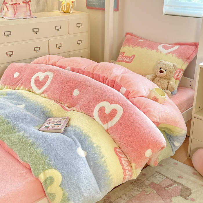 91家纺网 家纺一手货源 找家纺 川悦生活 2025新款立体雪花绒印花四件套学生床系列一场景一 彩虹爱语粉