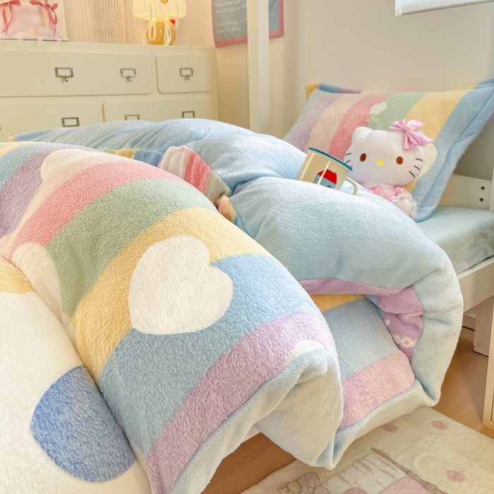 91家纺网 家纺一手货源 找家纺 川悦生活 2025新款立体雪花绒印花四件套学生床系列一场景一 彩虹爱心蓝