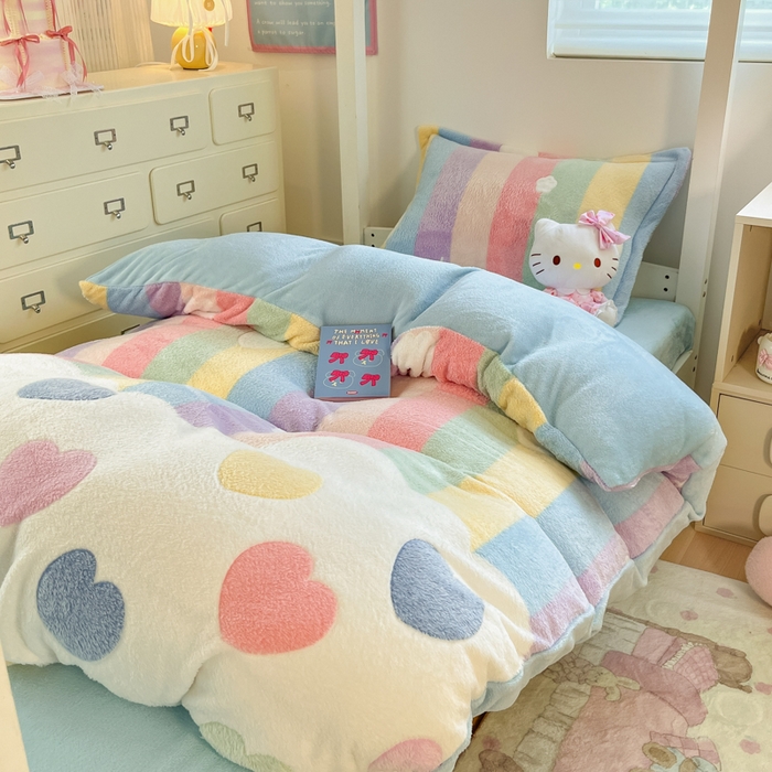 91家纺网 家纺一手货源 找家纺 川悦生活 2025新款立体雪花绒印花四件套学生床系列一场景一 彩虹爱心蓝