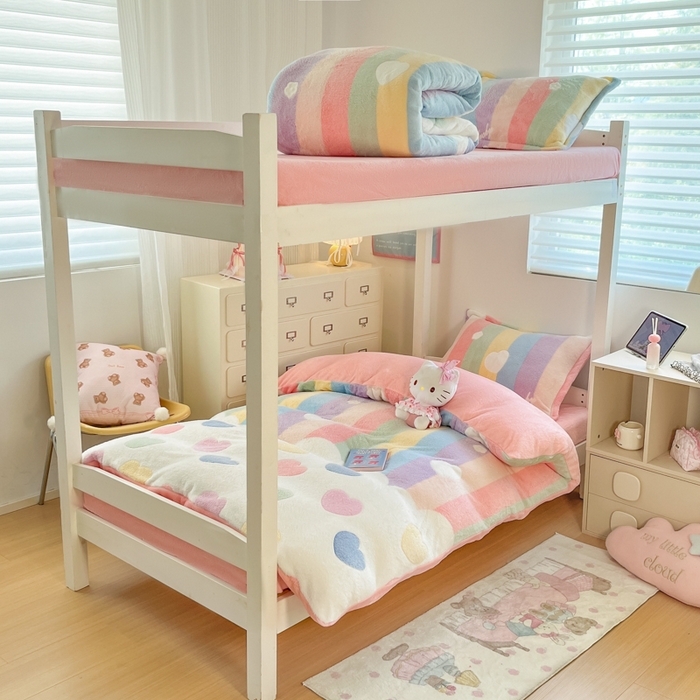 91家纺网 家纺一手货源 找家纺 川悦生活 2025新款立体雪花绒印花四件套学生床系列一场景一 彩虹爱心粉