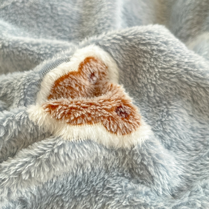 91家纺网 家纺一手货源 找家纺 川悦生活 2025新款立体雪花绒印花四件套学生床系列一场景一 波波熊