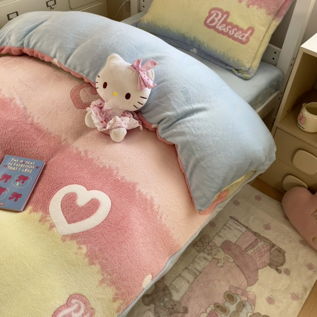 91家纺网 家纺一手货源 找家纺 川悦生活 2025新款立体雪花绒印花四件套学生床系列一场景一 彩虹爱语蓝