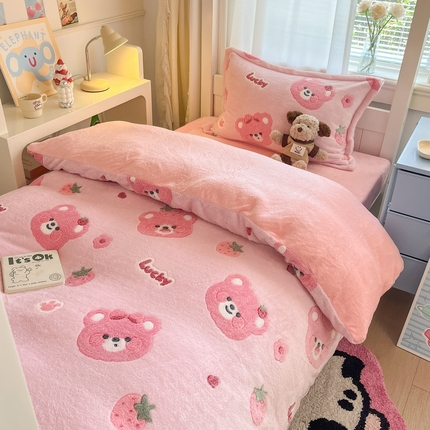 91家纺网 家纺一手货源 找家纺 （总）川悦生活 2025新款立体雪花绒印花四件套学生床系列一场景二