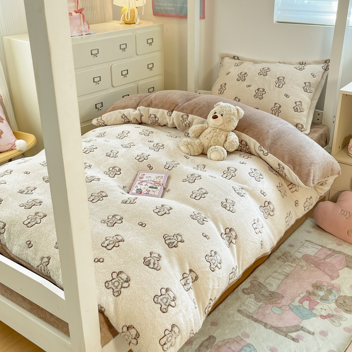 91家纺网 家纺一手货源 找家纺 川悦生活 2025新款立体雪花绒印花四件套学生床系列一场景一 奶咖小熊