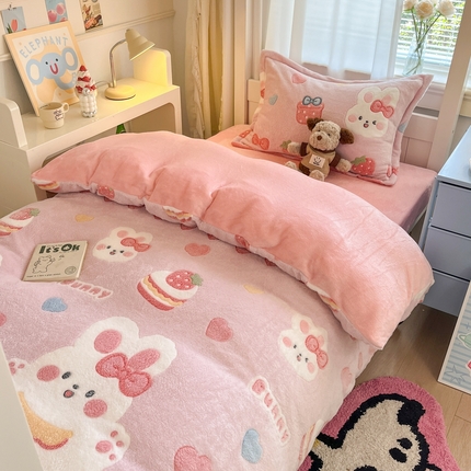 91家纺网 家纺一手货源 找家纺 （总）川悦生活 2025新款立体雪花绒印花四件套学生床系列一场景二