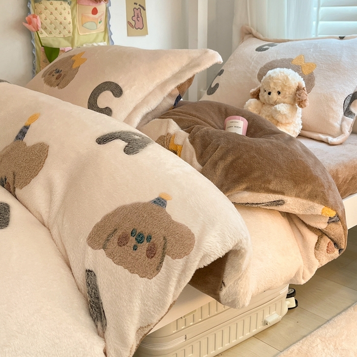 91家纺网 家纺一手货源 找家纺 川悦生活 2025新款立体雪花绒印花四件套学生床系列一场景一 可可小狗