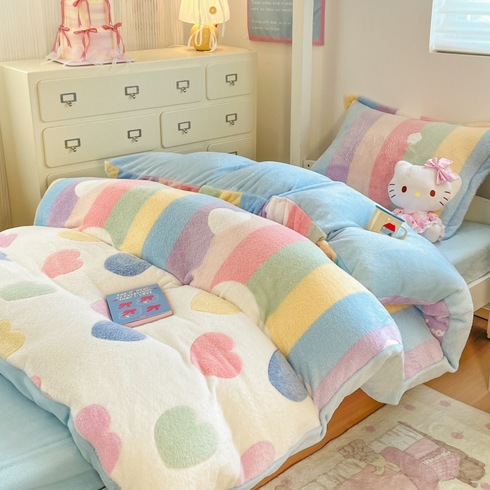 91家纺网 家纺一手货源 找家纺 川悦生活 2025新款立体雪花绒印花四件套学生床系列一场景一 彩虹爱心蓝