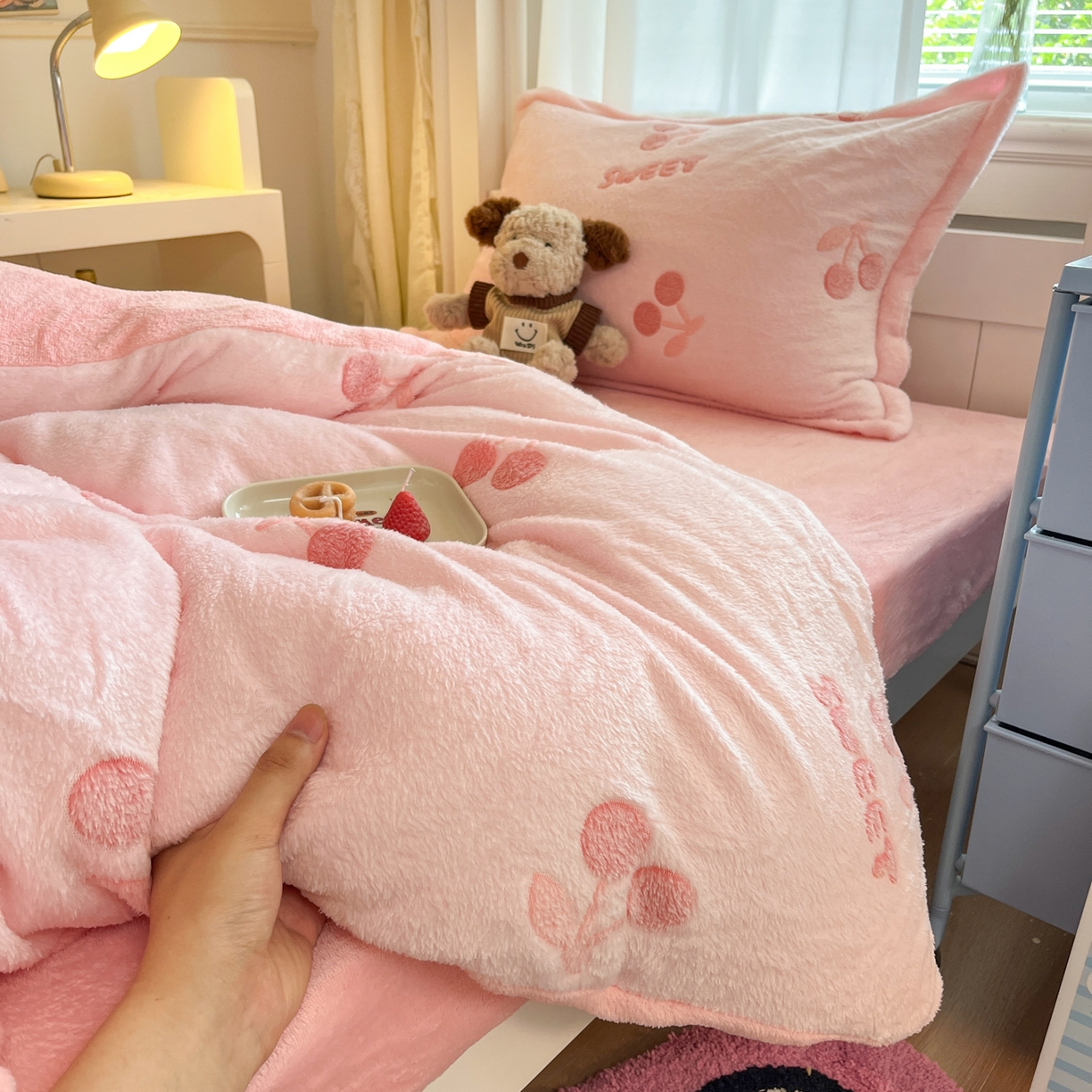 91家纺网 家纺一手货源 找家纺 （总）川悦生活 2025新款雪花绒宿舍床笠款三件套