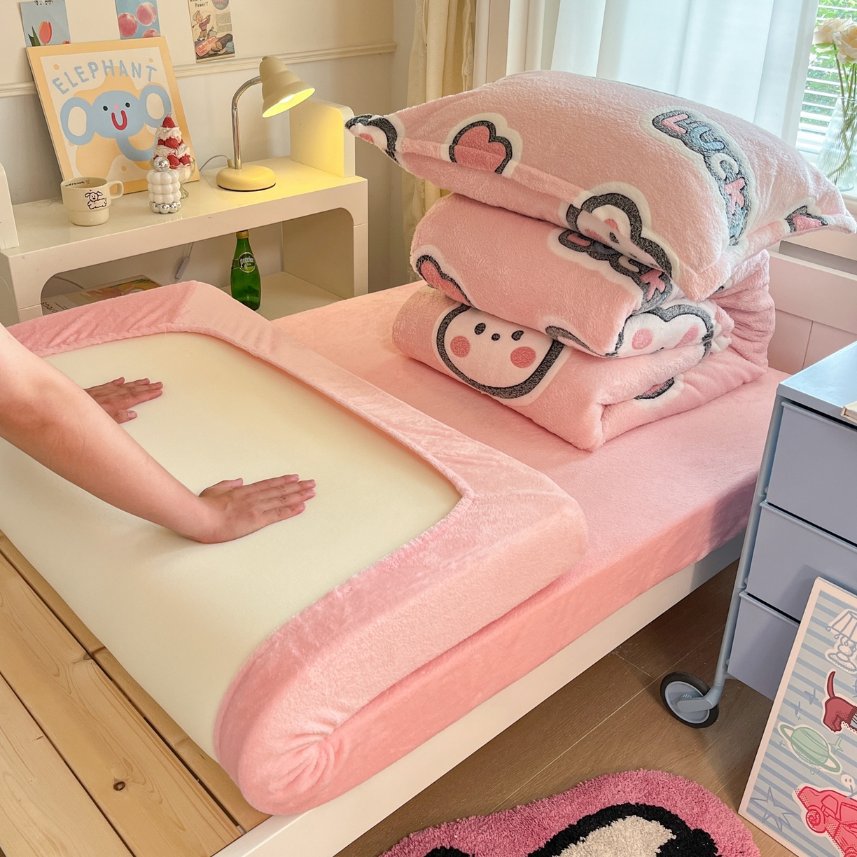 91家纺网 家纺一手货源 找家纺 （总）川悦生活 2025新款雪花绒宿舍床笠款三件套