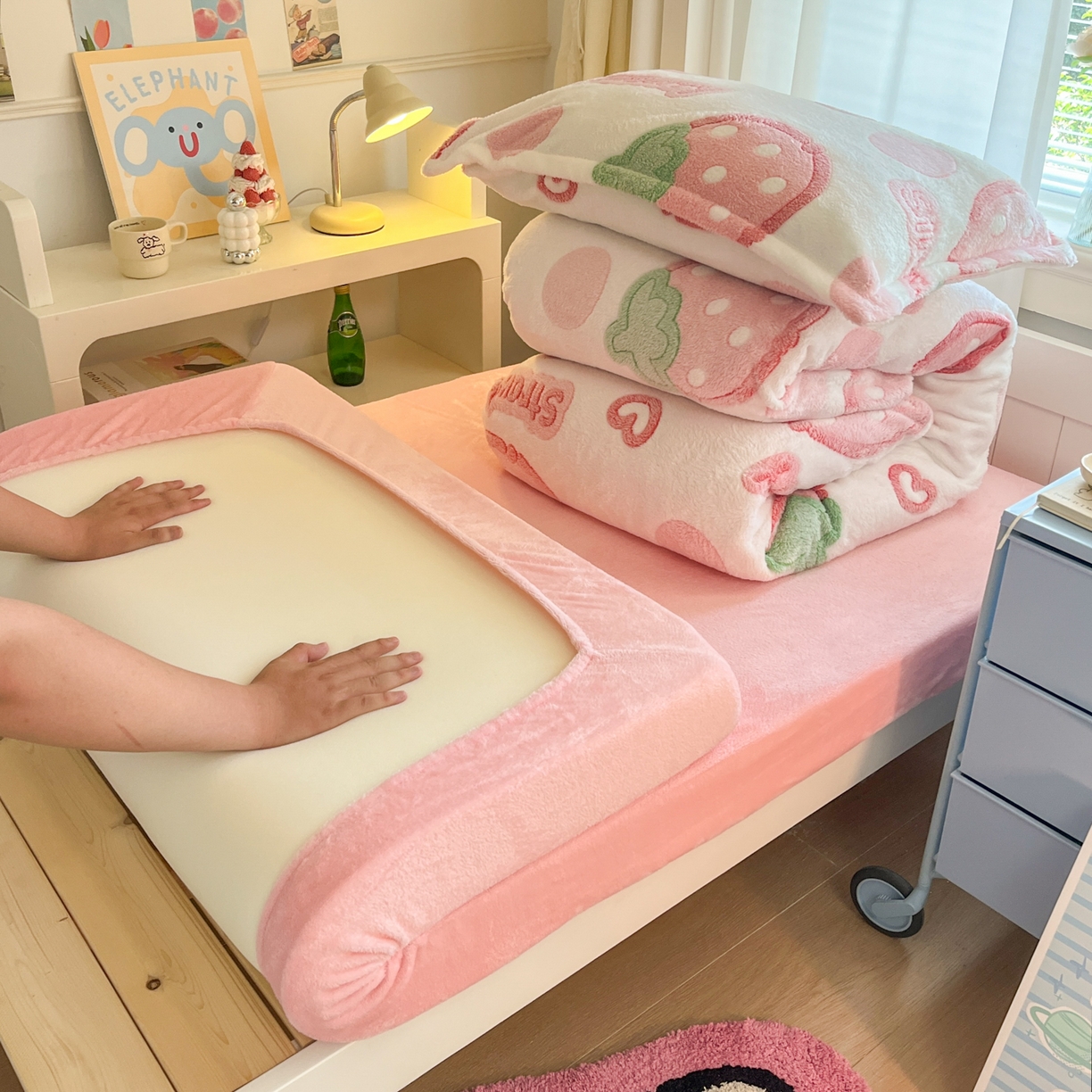 91家纺网 家纺一手货源 找家纺 （总）川悦生活 2025新款雪花绒宿舍床笠款三件套