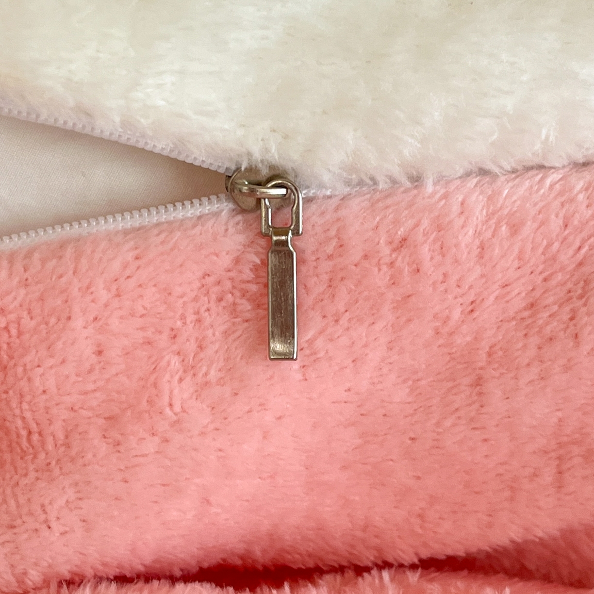 91家纺网 家纺一手货源 找家纺 川悦生活 2025新款雪花绒宿舍床笠款三件套 半眠小兔